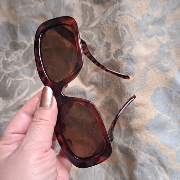 Pretty Leopard Sunglasses with Leopard Hairpin - Picture 4 of 9